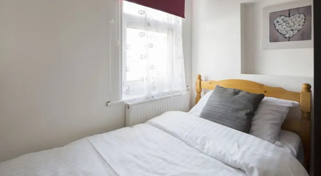 Cecil House - An Inviting 3-bedroom in Rochester, Забронировать Отель Отели Англии 3 звезды, 3*