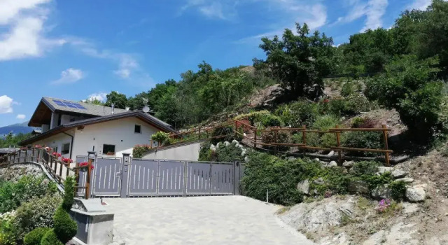 Коттедж A&G Apartment Aosta - Elegante Casa 100 mq su due piani con Wi-Fi-giardino-parcheggio