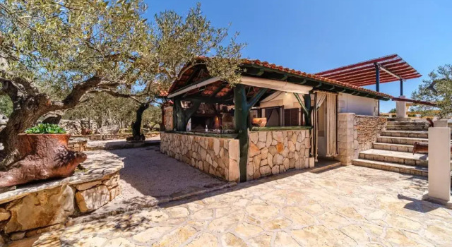 Holiday Home Maslinada, Varaa Hotelli Hotellit Split-Dalmatia pysäköinnillä, Pysäköinti