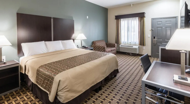Люкс Scottish Inns & Suites