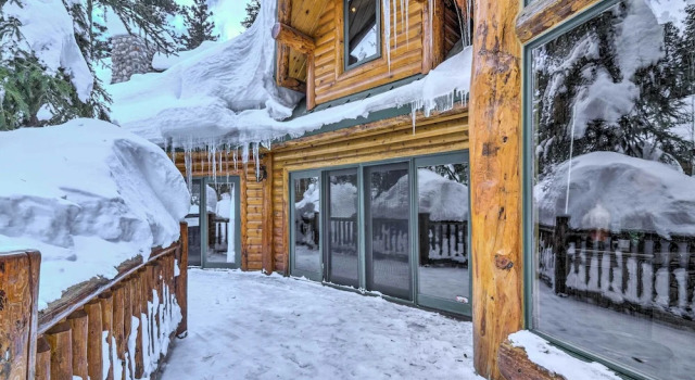 Delightful Cabin Vacation Rental w/ Fire Pit!, Rezerwuj Hotel Duck Creek Village Kane County