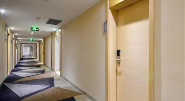 City Comfort Inn Enshi Shizhou Avenue, Prenota Hotel Hotel a Enshi Prefecture con parcheggio, Parcheggio