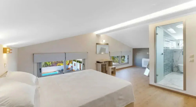 Villa Oasis in Nikiana - Sleep 6 - Pool - Hot Tub