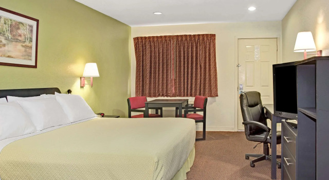 Days Inn by Wyndham El Campo TX, Book Hotel El Campo Houston