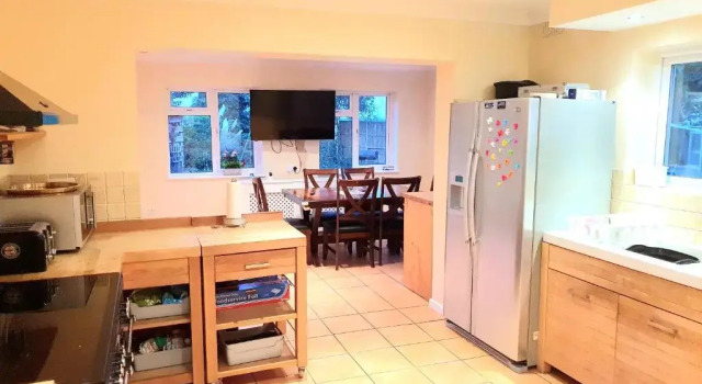 Коттедж Specious 3bed property with parking & large garden