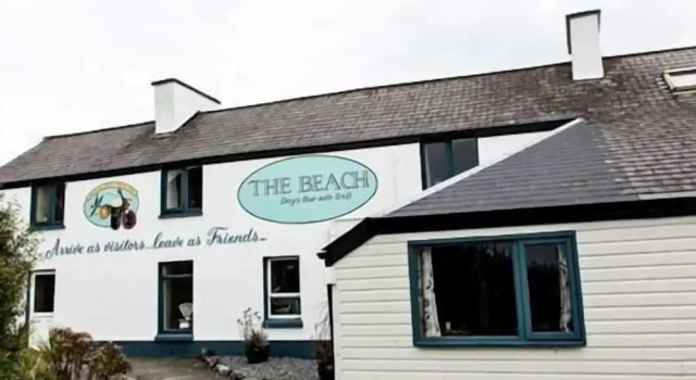 The Beach, Days Bar and B&B, Prenota Bed & breakfast  