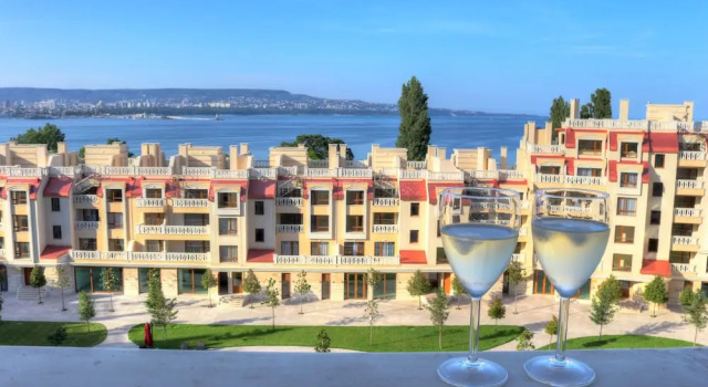 Апартаменты с 2 комнатами с балконом и с видом на море Waterfront Sea Star 2 bedroom Apartment