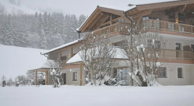 Alpen Chalet Dorfwies, Забронировать Шале Коттеджи Brixental, Коттедж