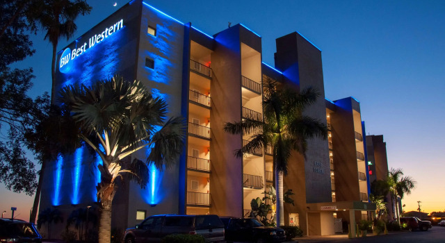 Best Western Fort Myers Waterfront, Забронировать Отель Отели Форт-Майерс 3 звезды, 3*