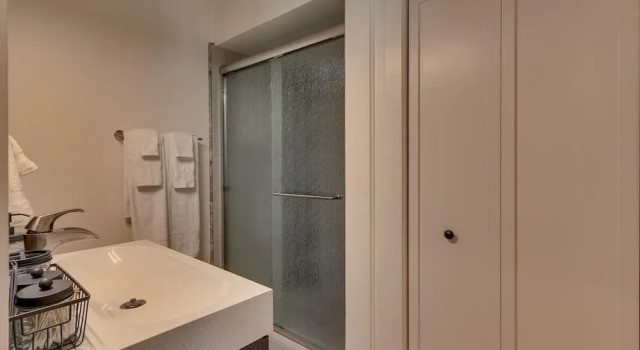 Коттедж @ Marbella Lane - Eccentric 4BR Modern Ranch Home