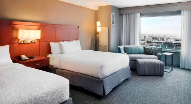 Четырёхместный номер Standard Courtyard by Marriott Indianapolis Downtown