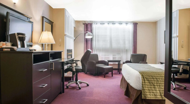 Двухместный номер Standard Quality Inn and Conference Centre
