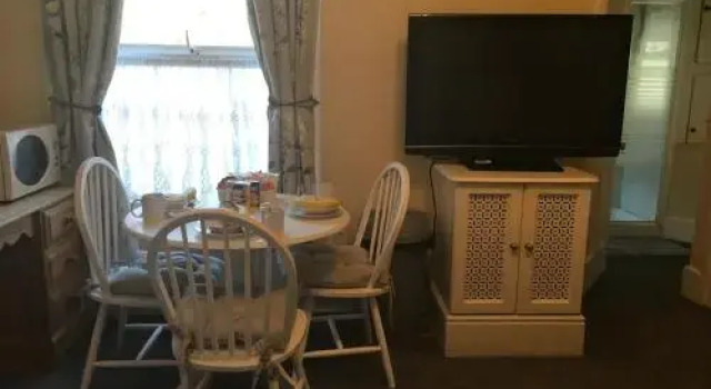 Oak Tree Guest House, Забронировать Гостевой дом Отели Суррей с парковкой, Парковка