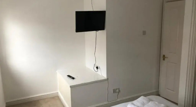 Коттедж House number 12 sleeps up to 4 with Smart TVs in every room