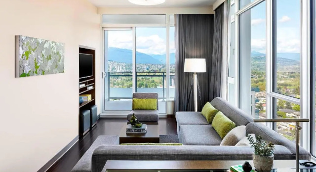 Двухместный люкс c 1 комнатой с балконом Element by Marriott Vancouver Metrotown