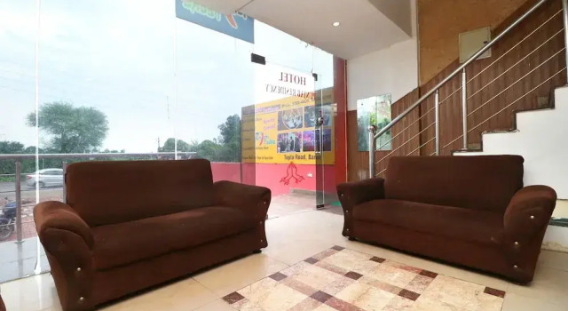 OYO 18943 Hotel Punjab Residency, Book Hotel Hoteller i Punjab med parkering, Parkering