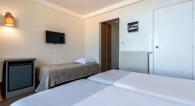 Трёхместный номер Standard c 1 комнатой с балконом Hôtel Propriano Arena Bianca