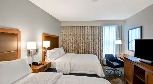 Четырёхместный номер Standard Hampton Inn State College