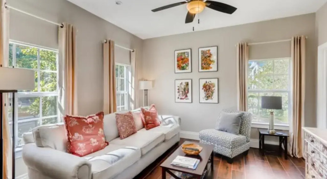 Buttercup 3bd 3ba Sleep 7 on Quiet Street, Rezerwuj Hotel Hotele w Palm Beach County z basenem, Basen