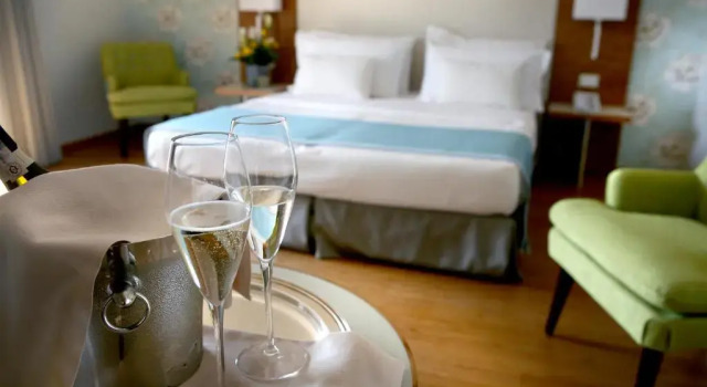 Полулюкс Hotel Eden