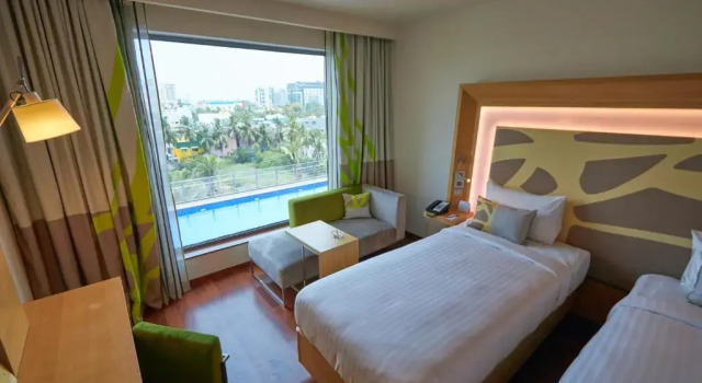 Двухместный номер Executive с видом на бассейн Novotel Chennai OMR