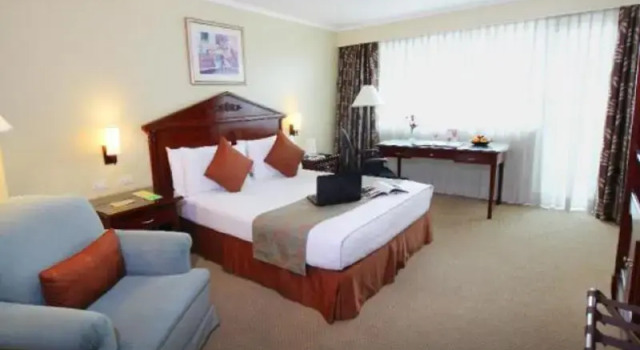 Одноместный номер Deluxe с балконом Oxford Suites Makati