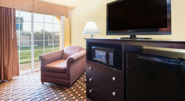 Days Inn by Wyndham Joplin, Забронировать Отель Джоплин Озакр, рядом с Lake Erie Wine Country
