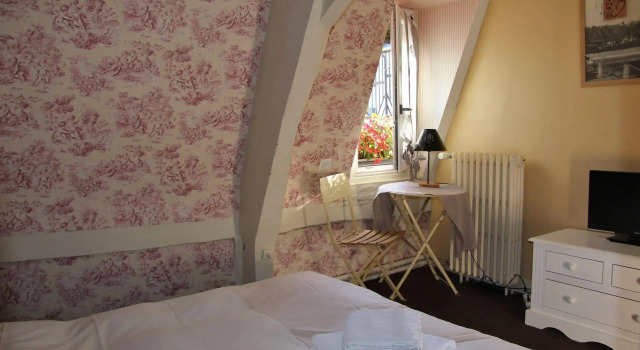 Lauberge Du Cochon Dor, Book Hostel Hostels in Upper Normandy, Hostel