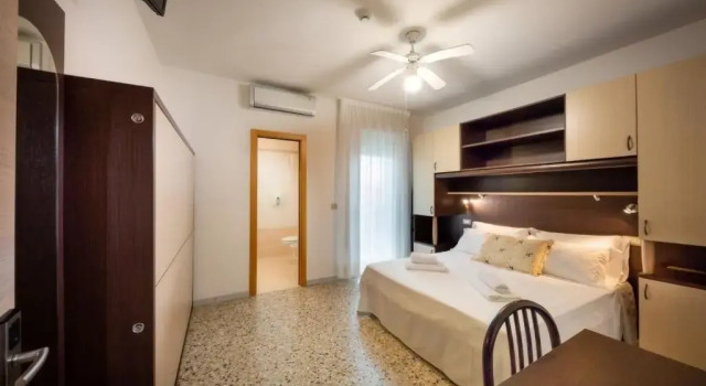 Четырёхместный номер Standard Hotel Atenea Golden Star