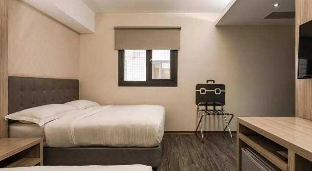 Четырёхместный номер Comfort The Riverside Hotel International