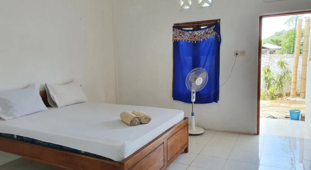 Flores One Love Homestay Hostel and Tours