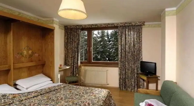 Carlo Magno Hotel Spa Resort, Забронировать Курортный отель Курортные отели Мадонна-ди-Кампильо, рядом с Прадалаго, Курортный отель