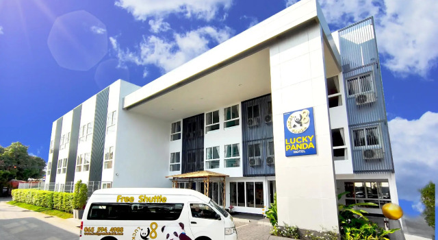 Lucky panda Hotel, Забронировать Отель Отели Чиангмай с парковкой, рядом с Wat Srisupan, Парковка