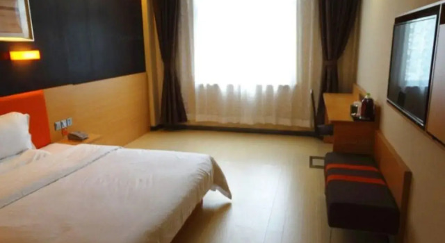Люкс 7 Days Premium Yangzhou Baoying Time Plaza Maternity and Child Healthcare Hospital