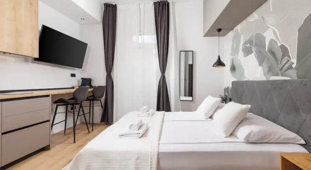 Студия Deluxe с балконом и с видом на город Marvie Apartments