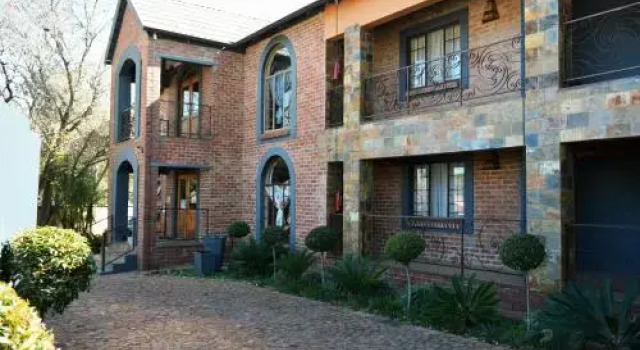 A Lala Lodge, Buchen Sie Hotel Centurion 