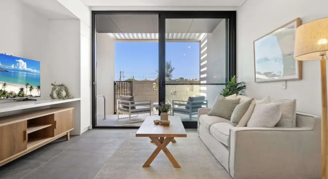 Апартаменты Chic Ground-floor Studio Near Local Cafes