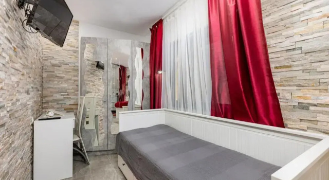Awesome Home in Vantacici With Jacuzzi, Sauna and Wifi, Prenota Villa Hotel SPA a Isole Quarnerine, SPA