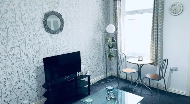 Cheerful Town House in Coventry City Centre