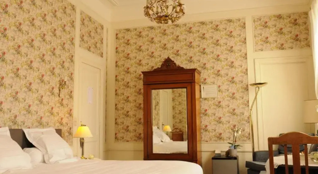 Номер Deluxe Charming 19th century small castle FINE FLEUR surrounded by quiet garden
