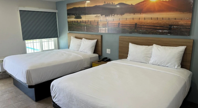 Четырёхместный номер Standard Days-Inn by Wyndham Bakersfield