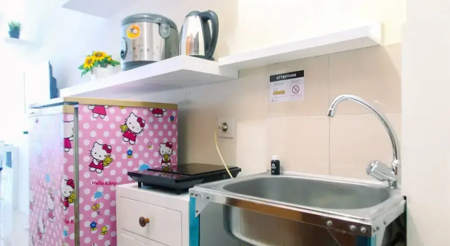 Номер Standard Homey and Comfy Studio @ Tifolia Apartment
