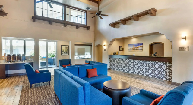 Comfort Inn & Suites Orange County John Wayne Airport