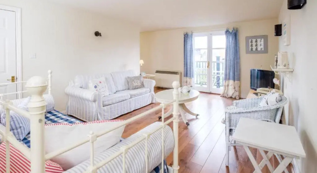 2 Bell Lodge, Thorpeness, Book Hotel Hoteller i Thorpeness med parkering, Parkering