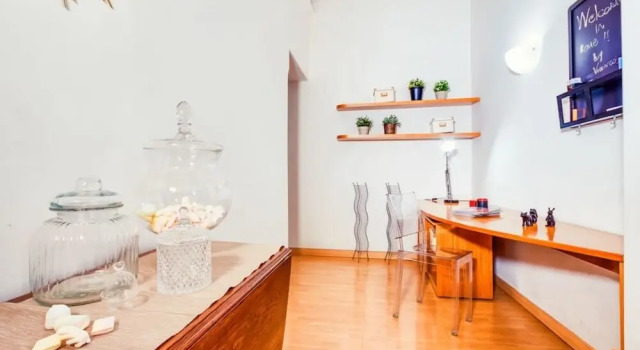 Lovely and Spacious 2 bed Flat in a Great Area, Забронировать Отель Рим Лацио, рядом с Посольство США в Риме