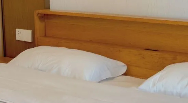 Двухместный люкс с 2 комнатами с балконом SKY Jumbo Seaview Homestay (Beihai Yintan Tourism Resort)