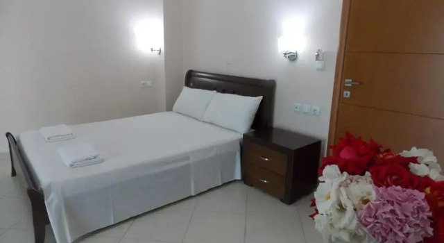 Четырёхместный номер Standard с балконом Hotel Chris