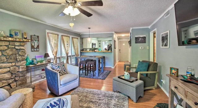 Mount Ida Condo w/ Balcony + Resort Amenities, Varaa Lomakeskus Lomahotellit kohteessa Missouri, Lomakeskus