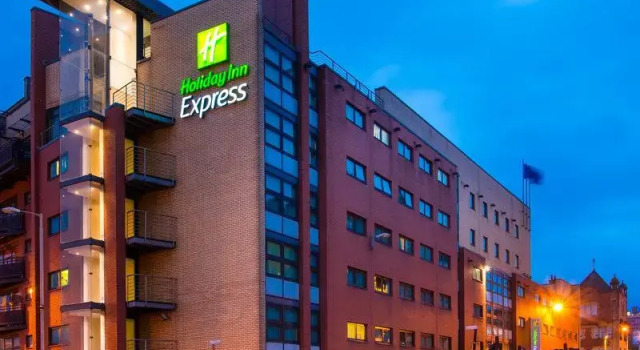 Кровать в общем номере Holiday Inn Express Glasgow City Centre Riverside by IHG