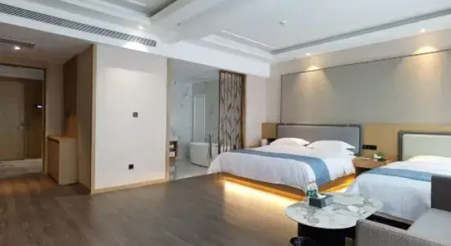 Люкс Qianyue Hotel (Qingyang Xifeng Airport Branch)